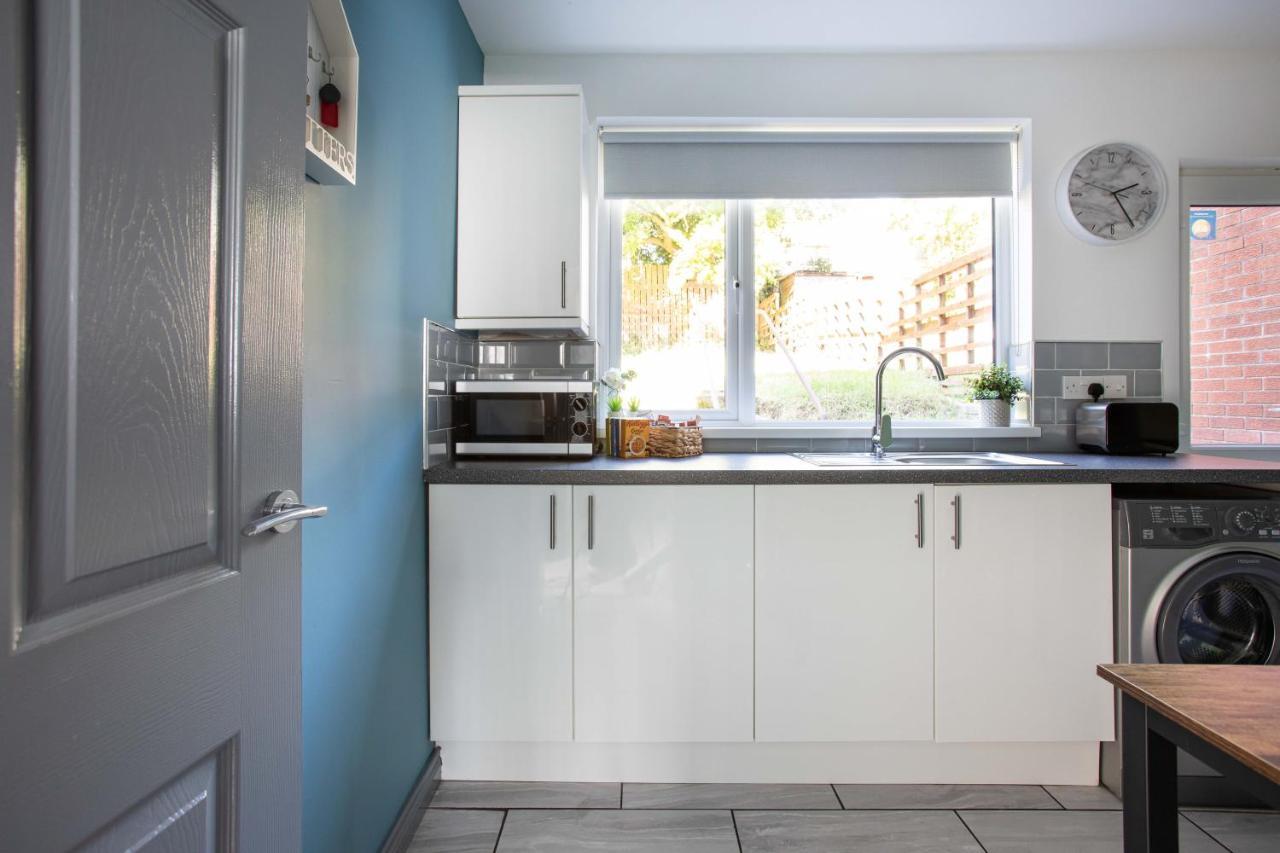 Fully Refurbished North Belfast Home Exterior photo