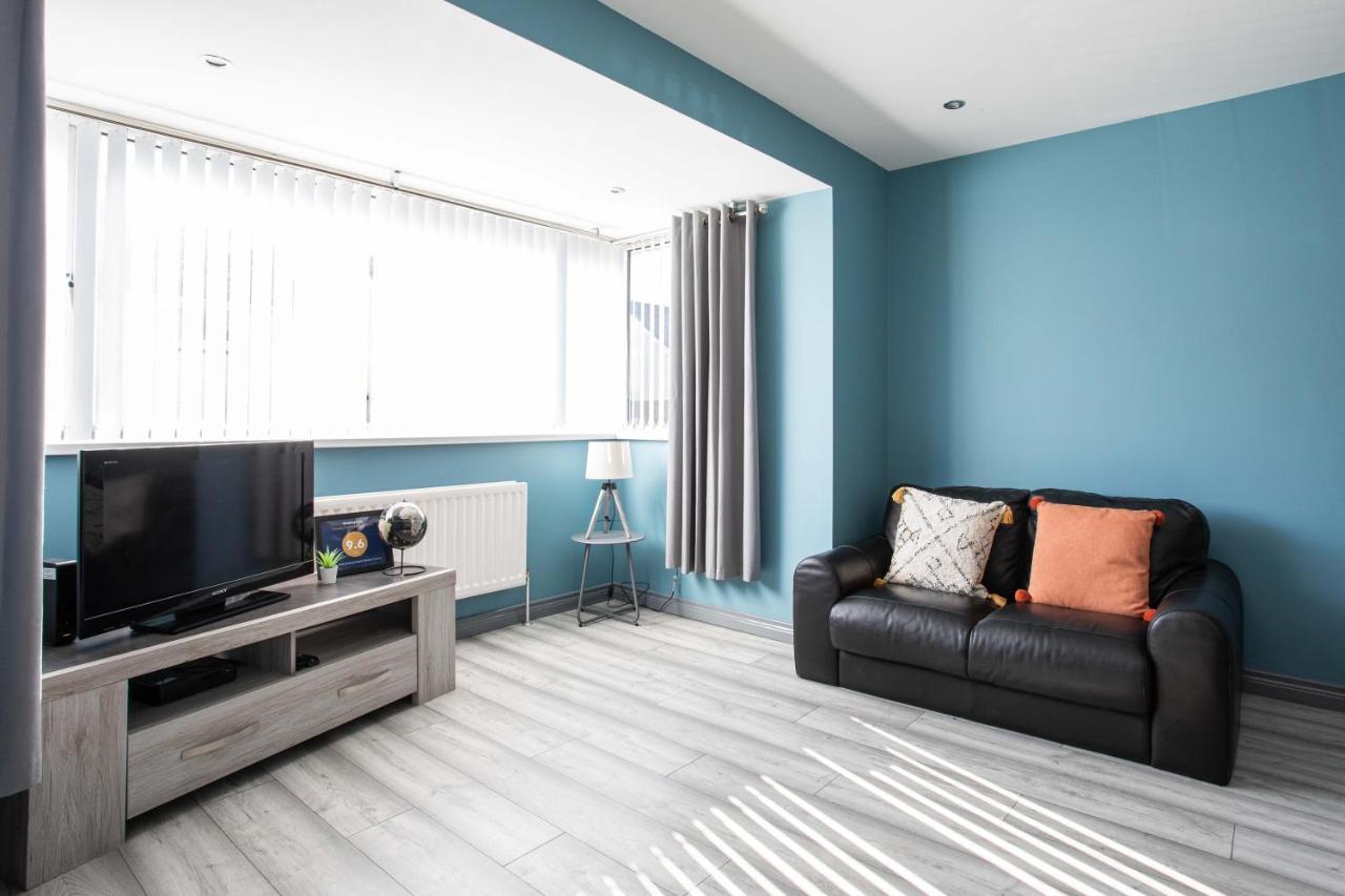 Fully Refurbished North Belfast Home Exterior photo