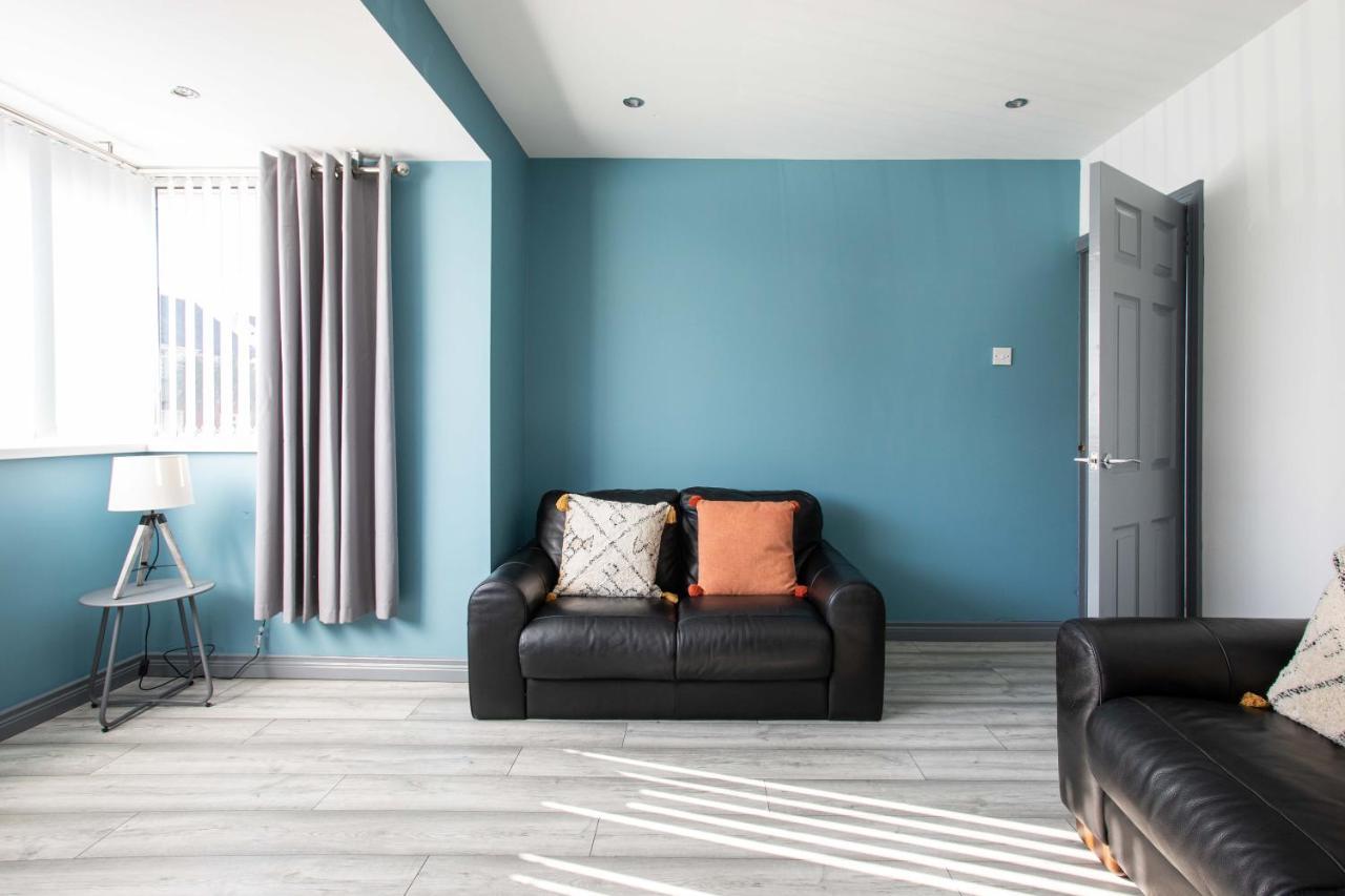 Fully Refurbished North Belfast Home Exterior photo